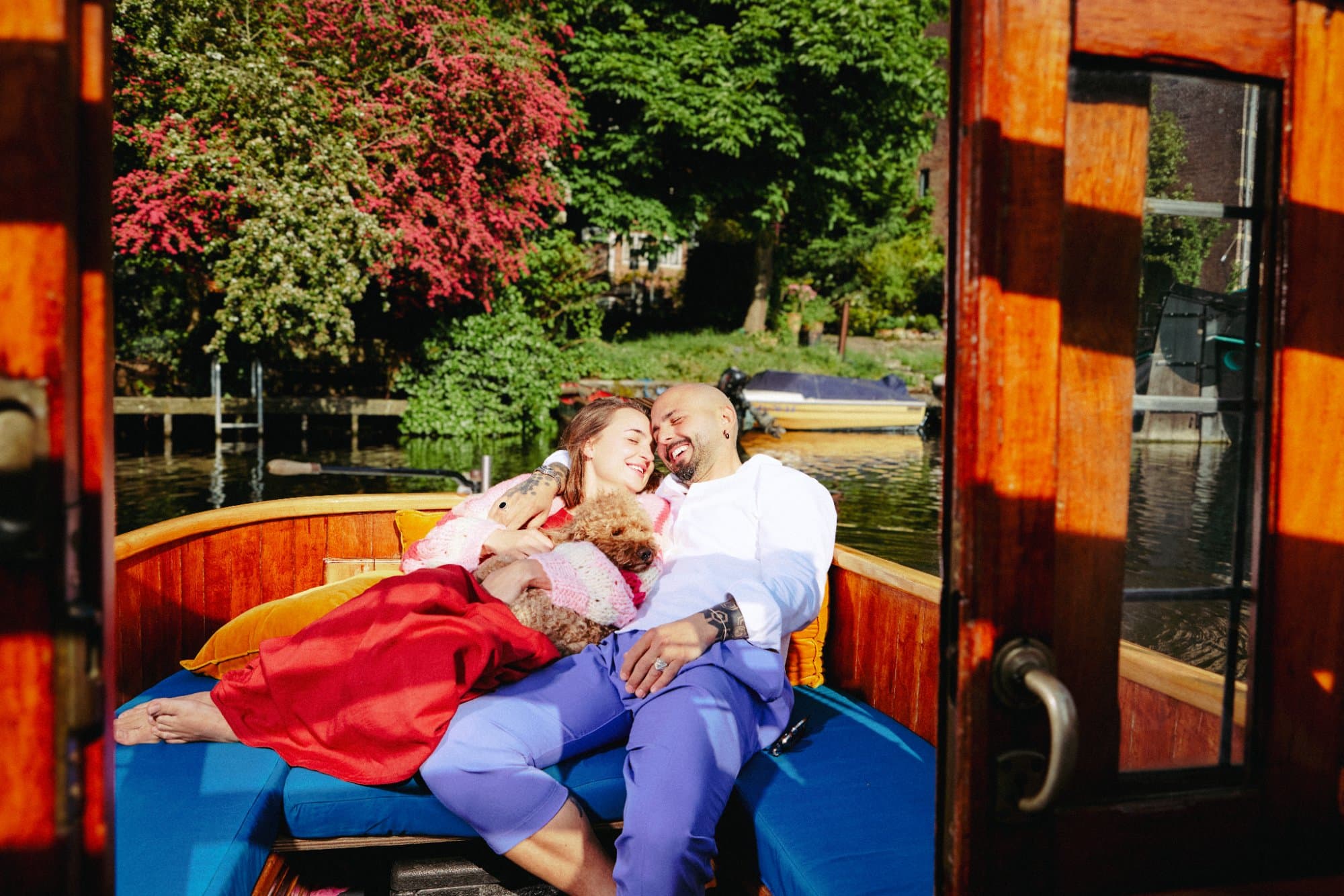 couple on a canal cruise amsterdam
