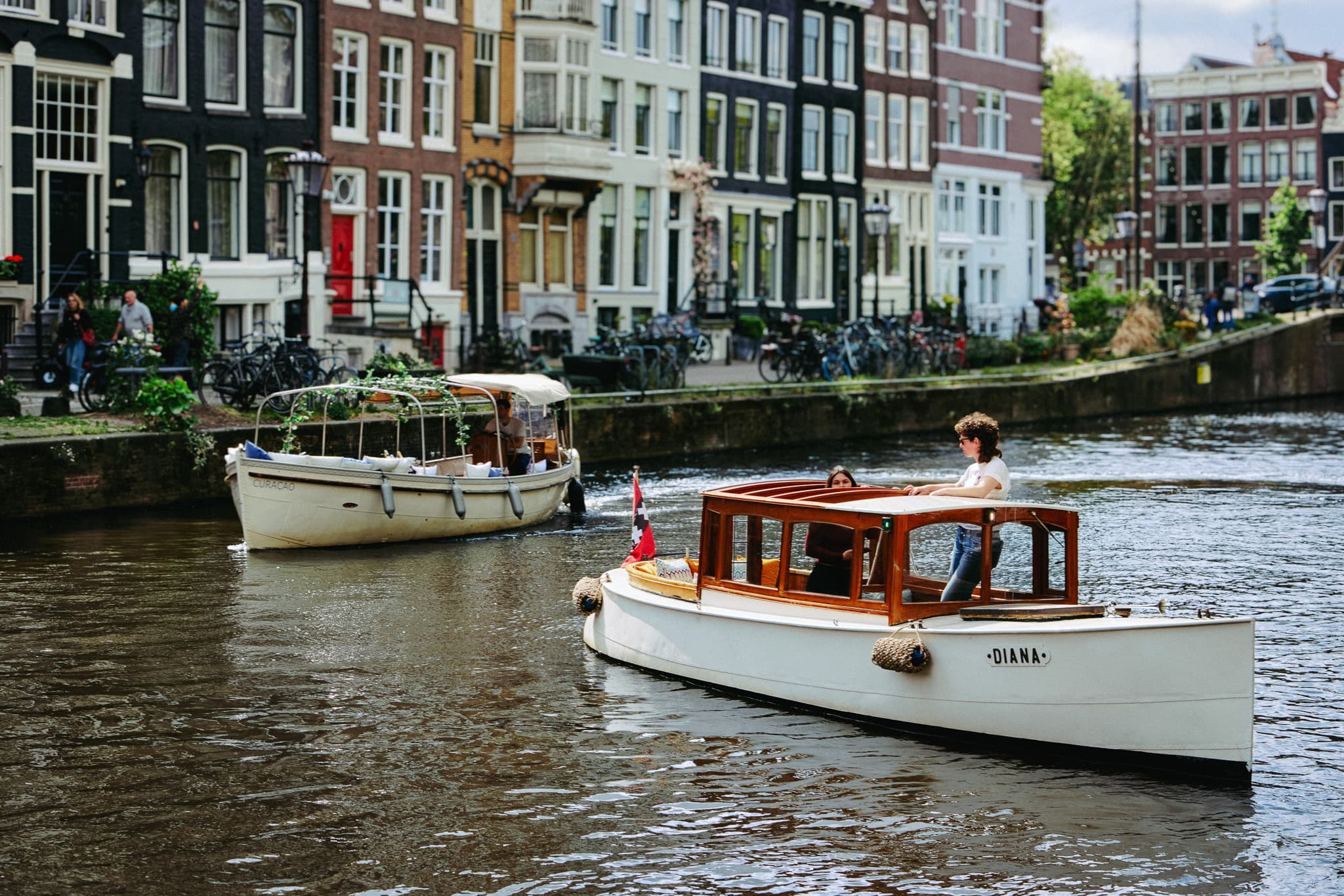 2 boats in the canals of amsterdam